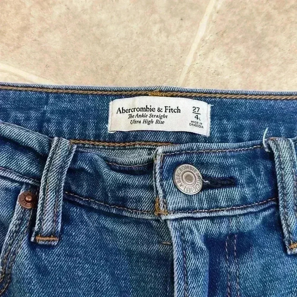 Abercrombie and Fitch - Picture 4 of 5